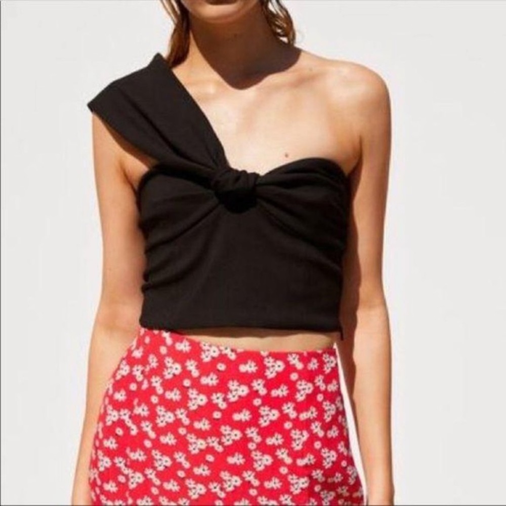 NWOT Zara Black asymmetrical crop top
